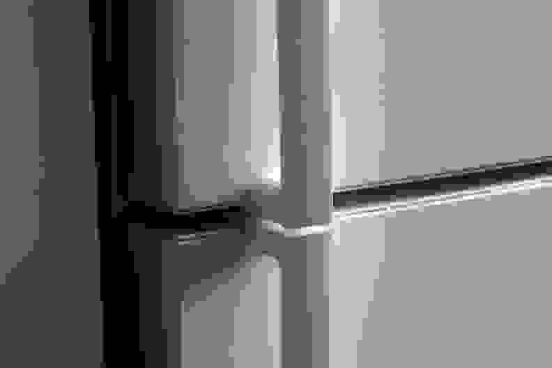 The refrigerator door stays closed