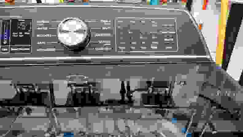 Product shot of the control panel on the GE Profile PTW900BPTRS washing machine.