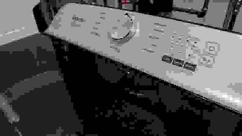 Shot of the control panel on the Maytag MVW6500MBK.
