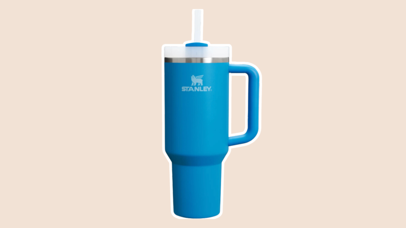 A Stanley Adventure Quencher H2.0 cup in Azure blue color.